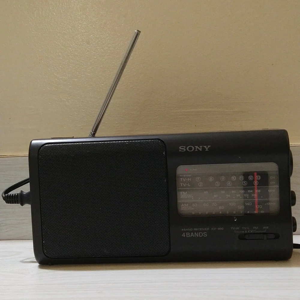 Vintage Sony 4 Band Receiver ICF-890